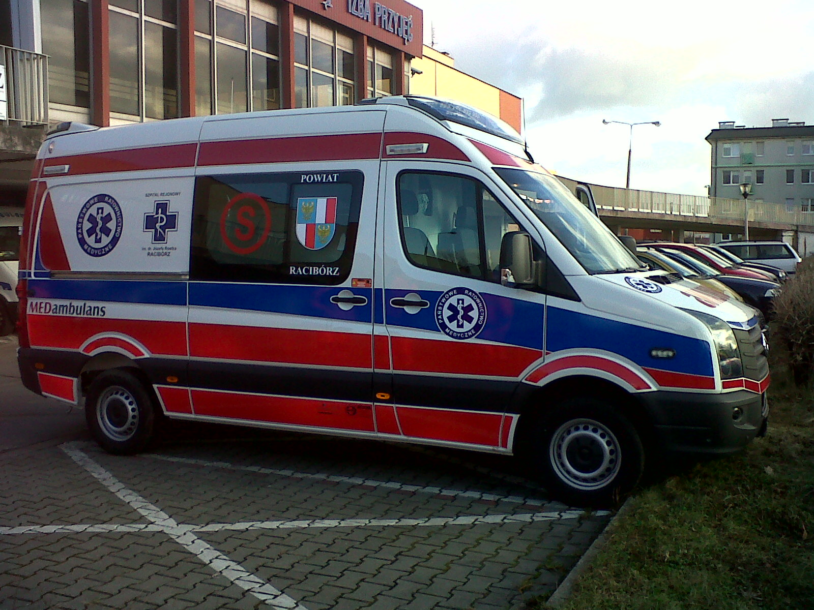 Raciborski szpital zyskał nowoczesny ambulans 