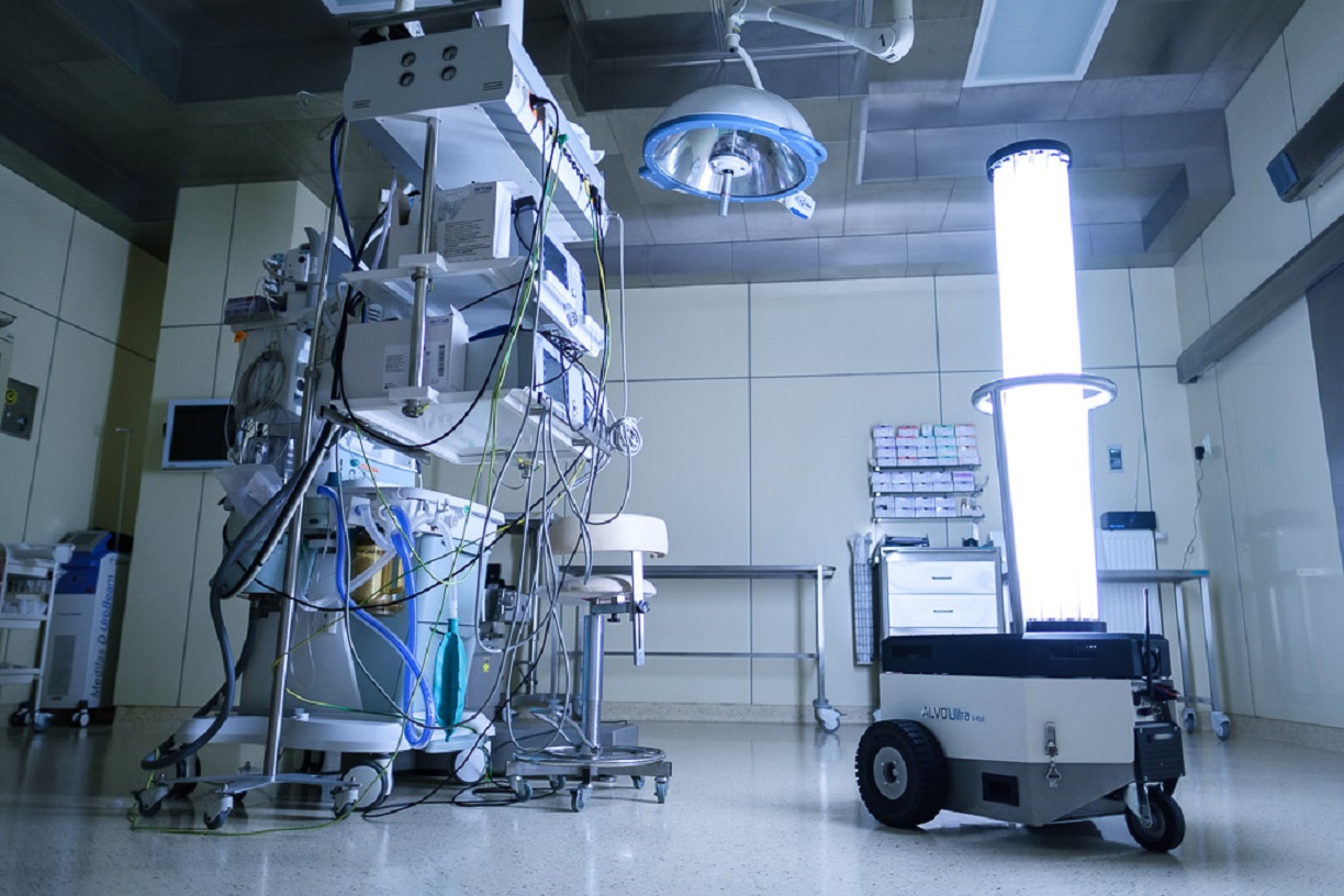 Robot dezynfekujący nową bronią szpitala w walce z pandemią 